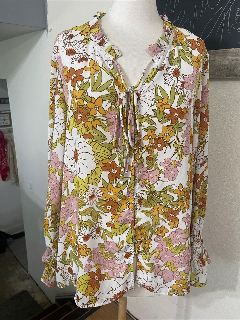 Boho Floral Top, Ruffled Neckline w/ Cinching at Wrists - XL